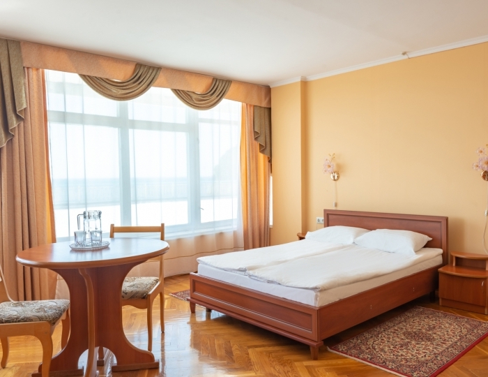 Полулюкс 2-местный 1-комнатный корпус 3 - Номерной фонд - Санаторный комплекс «Дюльбер» Кореиз